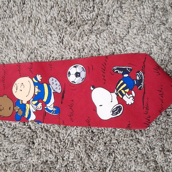 Vintage PEANUTS Snoopy/Charlie Brown soccer necktie - 100% silk - Picture 5 of 9